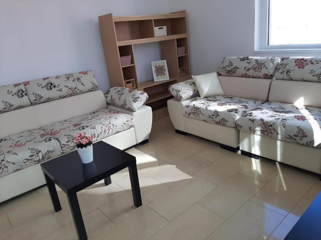 Arad Chic Apartament Uta Exteriör bild
